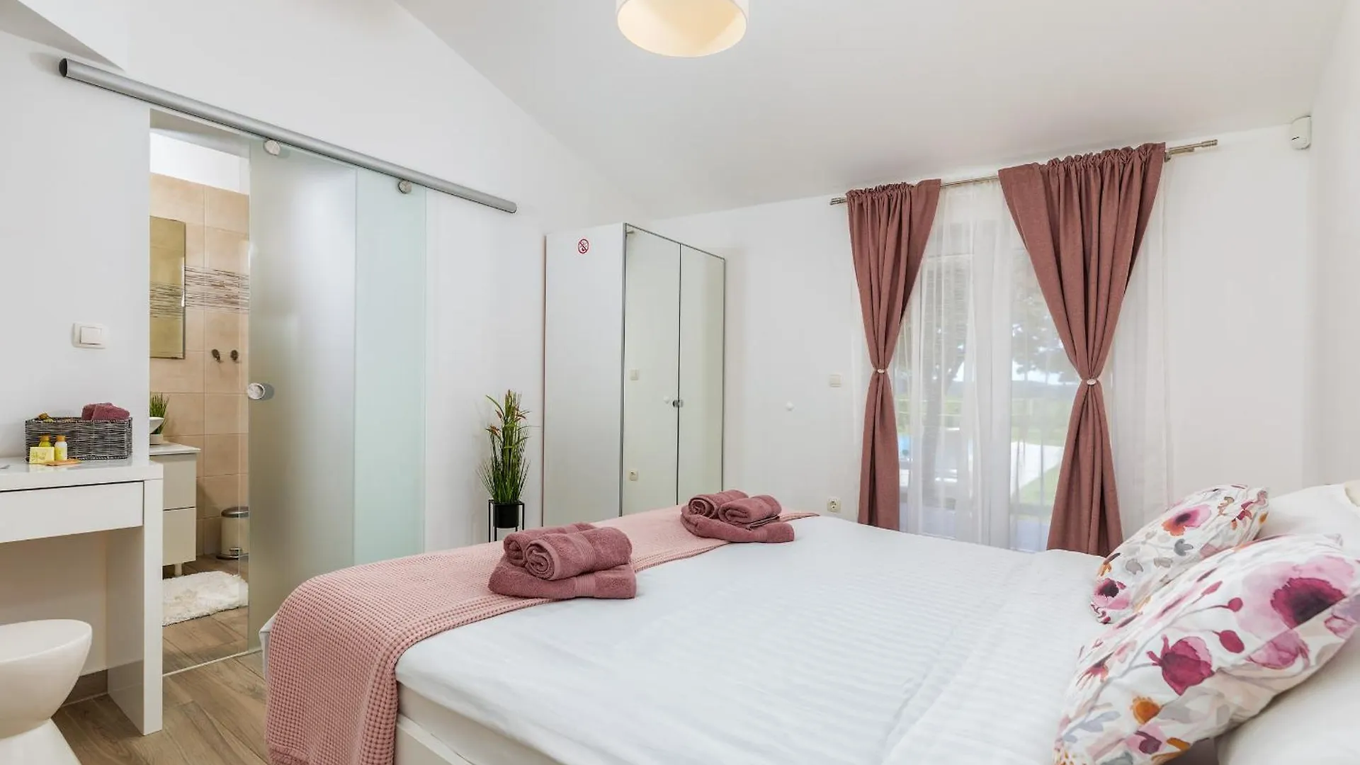 Villa Milemanda For 8 People Near Pula With Children Playground Only 300 Meters From The Beach Pomer