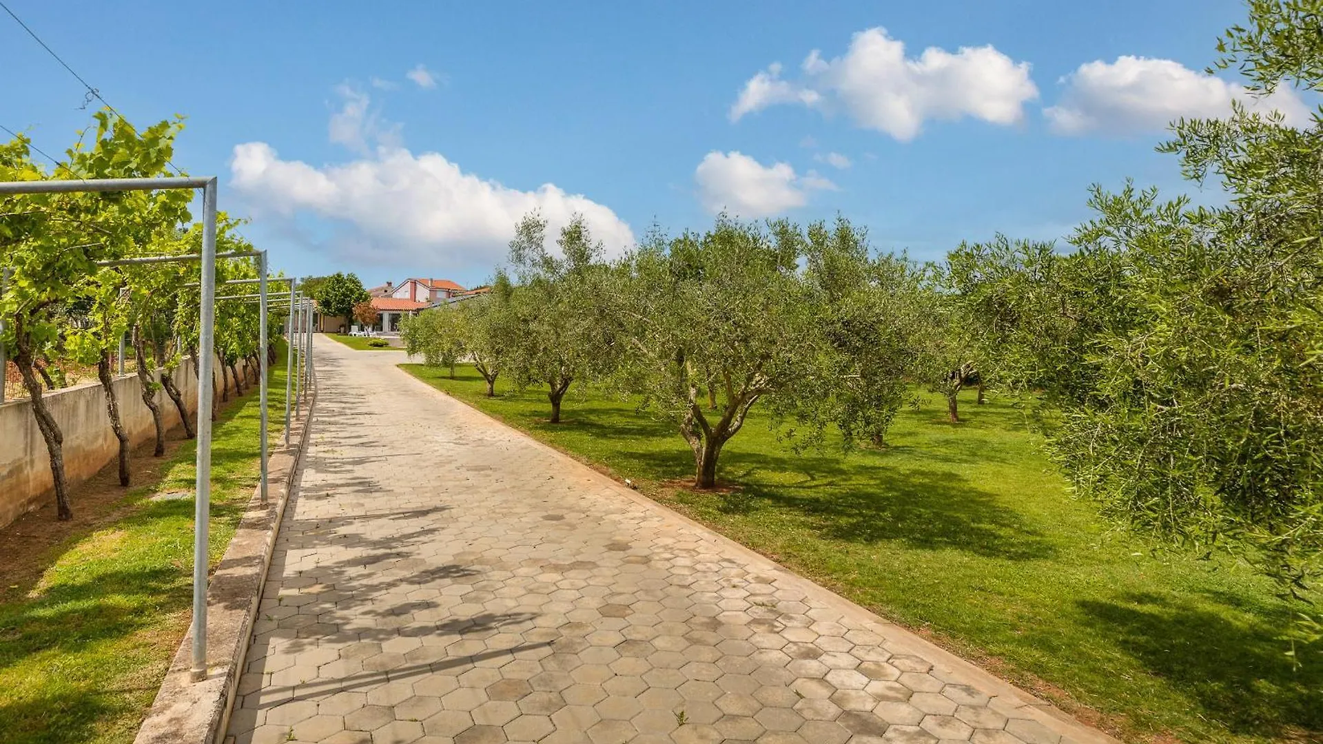Villa Milemanda For 8 People Near Pula With Children Playground Only 300 Meters From The Beach Pomer